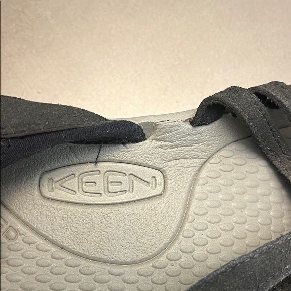 Keen Women's Black Strappy Sandals - Picture 3 of 4